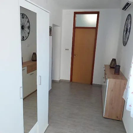 Kuca Za Odmor Mihovil 3* Tkon