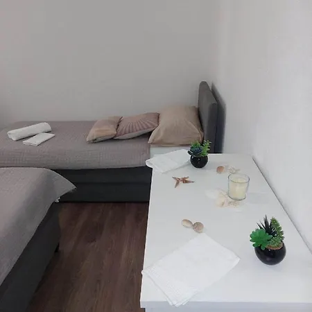 Kuca Za Odmor Mihovil Πανσιόν Tkon